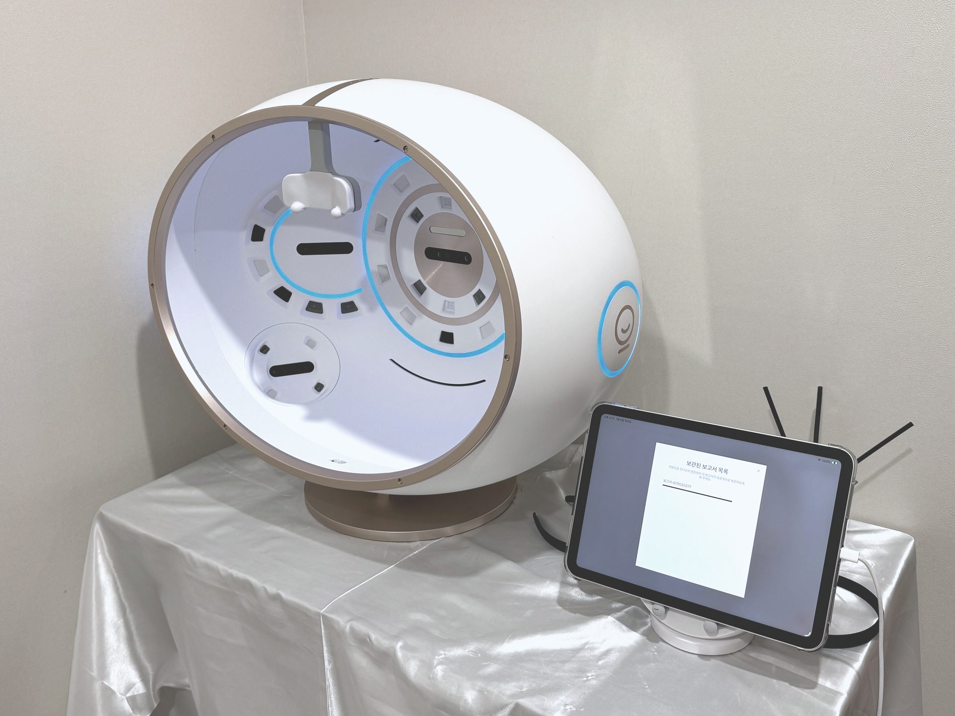 Consultation and treatment areas at CELITA CLINIC